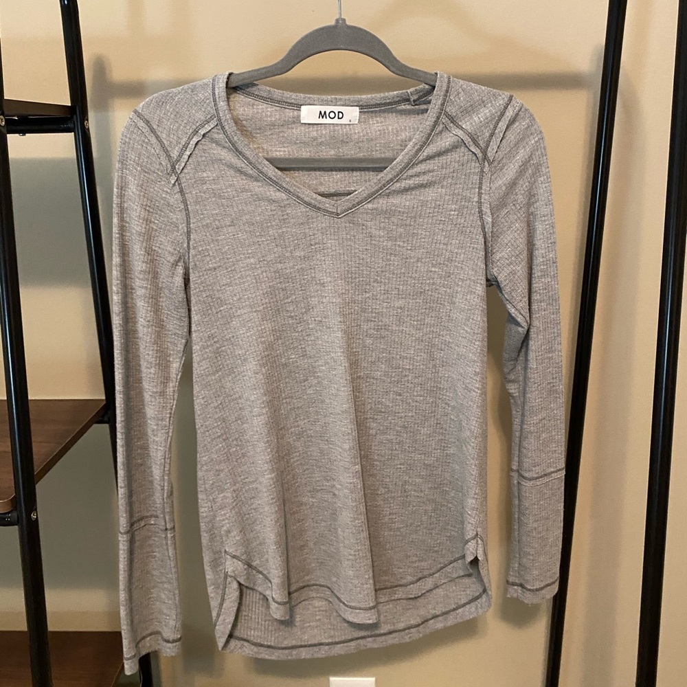 MOD - Long sleeve grey top